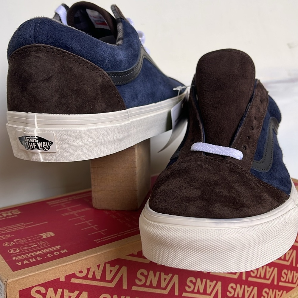 Vans Men’s Old Skool
Pig Suede Plaid Brown Navy
VN0007NTBF1
Sneakers - Picture 10 of 16
